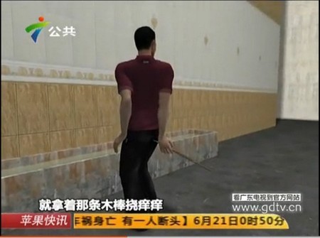 【大惨事】男性が仕事中に突然尻が痒くなる → 棒で尻をかく → 滑って転んで尻に棒が突き刺さる事故